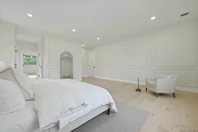 24 Middle Lane, Westbury, NY 11590 - Photo 27