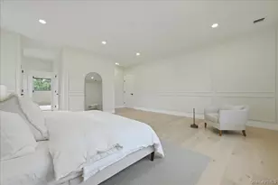 24 Middle Ln, Westbury, NY 11590 - Photo 27