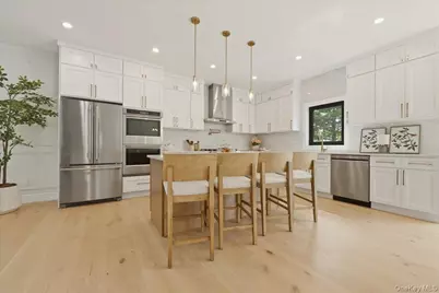24 Middle Lane, Westbury, NY 11590 - Photo 13