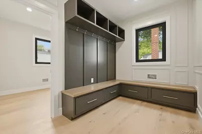 24 Middle Lane, Westbury, NY 11590 - Photo 21