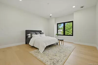 24 Middle Lane, Westbury, NY 11590 - Photo 33