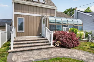 228 W Clearwater Rd, Lindenhurst, NY 11757 - Photo 3