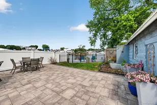 228 W Clearwater Rd, Lindenhurst, NY 11757 - Photo 19