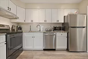 127 Laurel Ln, Wantagh, NY 11793 - Photo 17