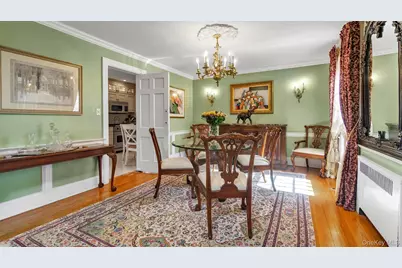 21 Bayview Avenue, Great Neck, NY 11021 - Photo 5