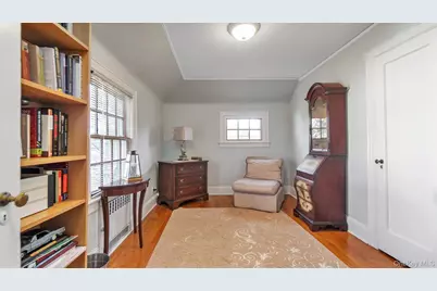 21 Bayview Avenue, Great Neck, NY 11021 - Photo 21