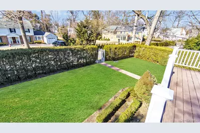 21 Bayview Avenue, Great Neck, NY 11021 - Photo 31