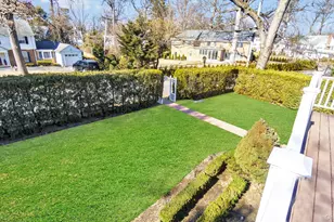 21 Bayview Ave, Great Neck, NY 11021 - Photo 31