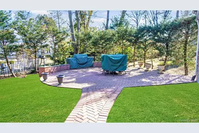 21 Bayview Avenue, Great Neck, NY 11021 - Photo 29