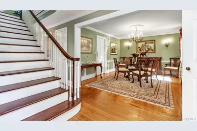 21 Bayview Avenue, Great Neck, NY 11021 - Photo 15