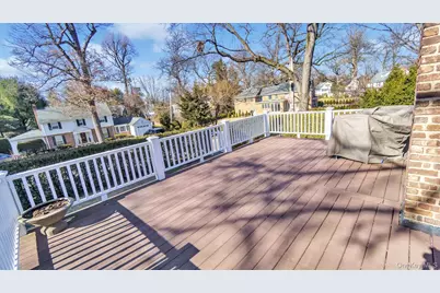 21 Bayview Avenue, Great Neck, NY 11021 - Photo 19