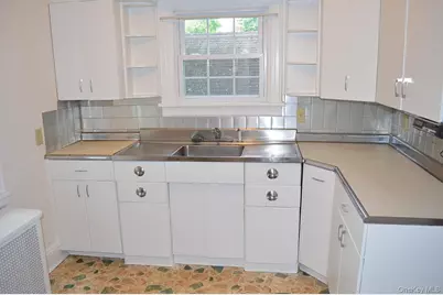 53 Ogden Avenue, White Plains, NY 10605 - Photo 9