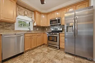 1022 White Birch Ln, Wantagh, NY 11793 - Photo 9