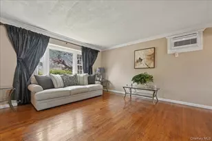 1022 White Birch Ln, Wantagh, NY 11793 - Photo 3