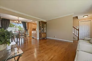 1022 White Birch Ln, Wantagh, NY 11793 - Photo 5