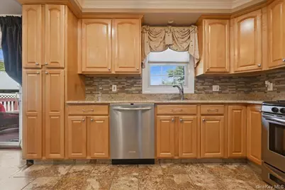 1022 White Birch Lane, Wantagh, NY 11793 - Photo 11