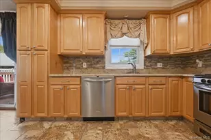 1022 White Birch Ln, Wantagh, NY 11793 - Photo 11