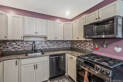515 Picasso Way #515, Middle Island, NY 11953 - Photo 9