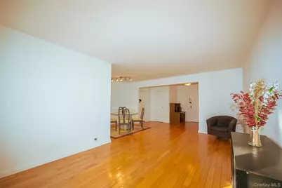 33-44 Junction Boulevard #2V, Jackson Heights, NY 11372 - Photo 7