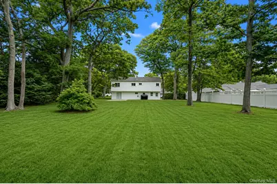 32 Vautrin Avenue, Holtsville, NY 11742 - Photo 17