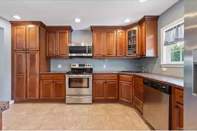 16 Taft Avenue, Bethpage, NY 11714 - Photo 9