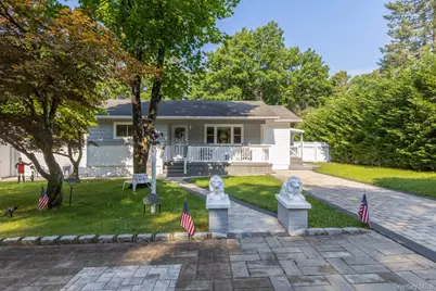 276 Parkway Drive, Calverton, NY 11933 - Photo 3