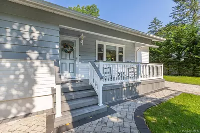276 Parkway Drive, Calverton, NY 11933 - Photo 7