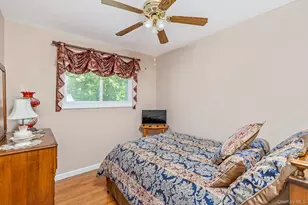 276 Parkway Dr, Calverton, NY 11933 - Photo 17