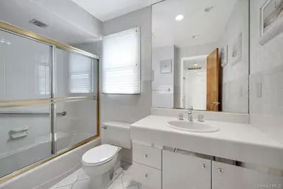 100 Neptune Avenue, New Rochelle, NY 10805 - Photo 15