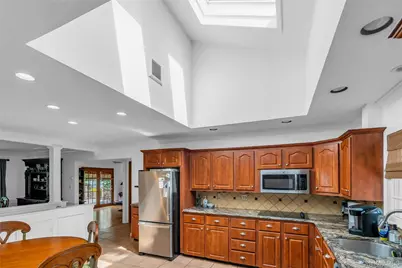 34 Aberdeen Road, Smithtown, NY 11787 - Photo 5