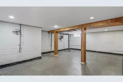 65 Stewart Avenue, Garden City, NY 11530 - Photo 15