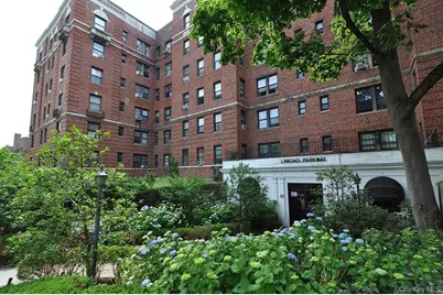 1 Broad Parkway #5R, White Plains, NY 10601 - Photo 5
