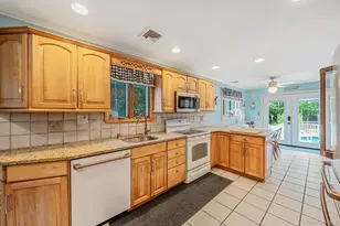 1010 Sipp Ave, Medford, NY 11763 - Photo 9