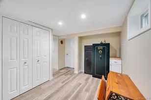 1 Pioneer Blvd, Huntington Station, NY 11746 - Photo 31