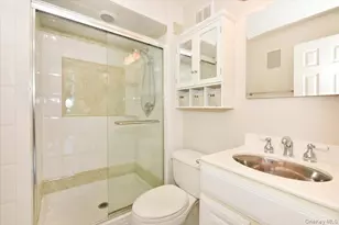 725 Miller Ave, Freeport, NY 11520 - Photo 15