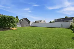 11 Moeller St, Hicksville, NY 11801 - Photo 23
