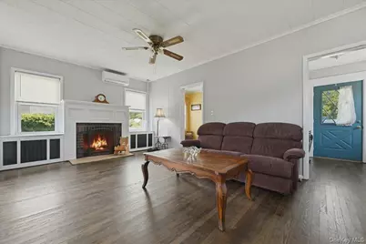 11 Moeller Street, Hicksville, NY 11801 - Photo 5