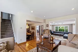 45 Mildred Ct, Plainview, NY 11803 - Photo 3