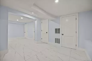 27 Circle Dr, Hempstead, NY 11550 - Photo 33