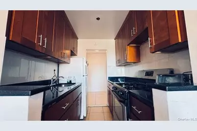 43-10 Kissena Boulevard #7J, Flushing, NY 11355 - Photo 5