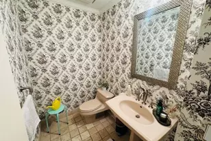 18 Wimbledon Dr, Roslyn, NY 11576 - Photo 11