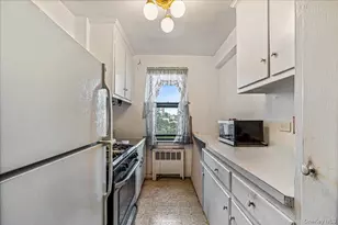 52-24 65th Pl, Maspeth, NY 11378 - Photo 7