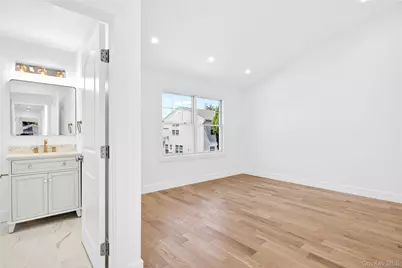 37 Corchaug Avenue #B, Port Washington, NY 11050 - Photo 13