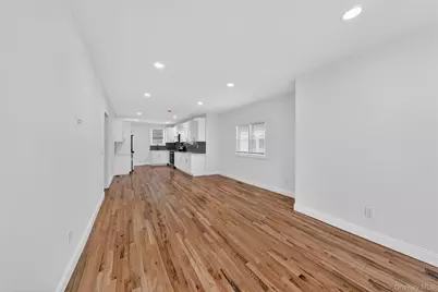 15 Grand Place, Huntington Station, NY 11746 - Photo 7