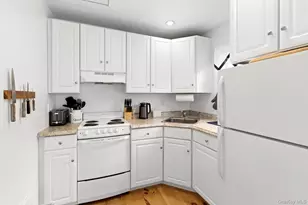 718 Montauk Hwy, East Quogue, NY 11942 - Photo 35