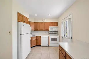 7 Blanche St, Plainview, NY 11803 - Photo 11