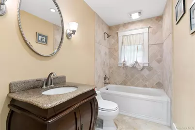 35 Woodvale Drive, Syosset, NY 11791 - Photo 19