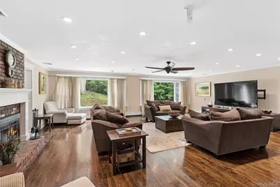 35 Woodvale Drive, Syosset, NY 11791 - Photo 5