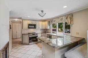 104 Choir Ln, Westbury, NY 11590 - Photo 7