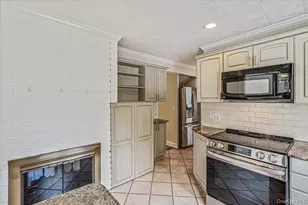 104 Choir Ln, Westbury, NY 11590 - Photo 9